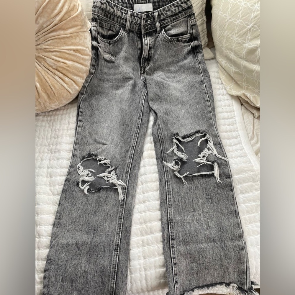 Gray ripped Vervet jeans size 24